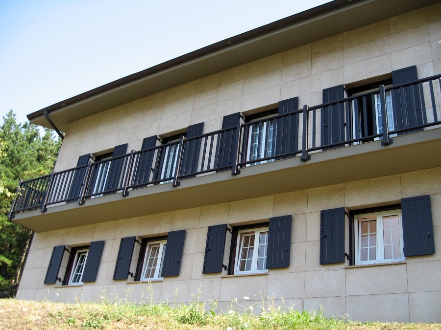 Contraventanas ciegas de dos hojas