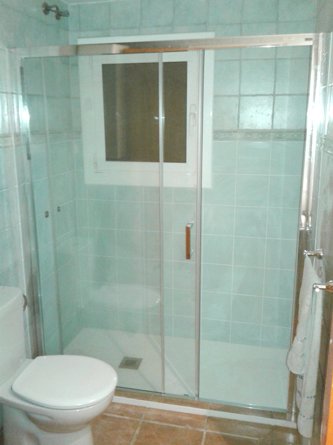 Conversión de bañera a plato de ducha extraplano sin gran reforma