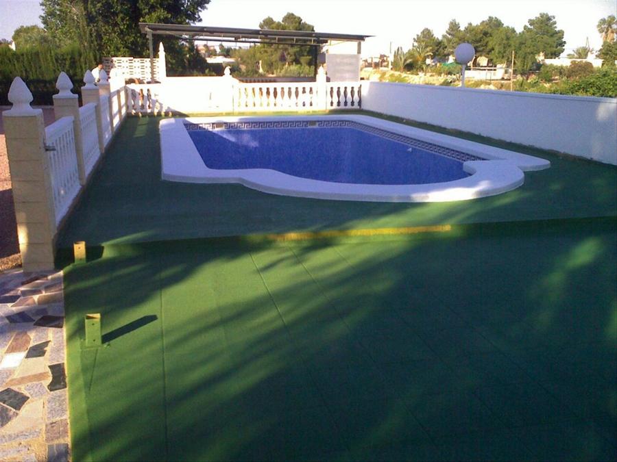 CORCHO PROYECTADO EN SUELO DE PISCINAS