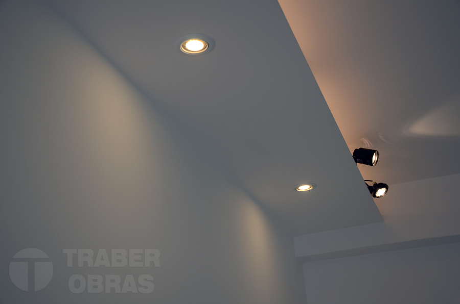 Corniza de pladur para iluminación de ambiente.