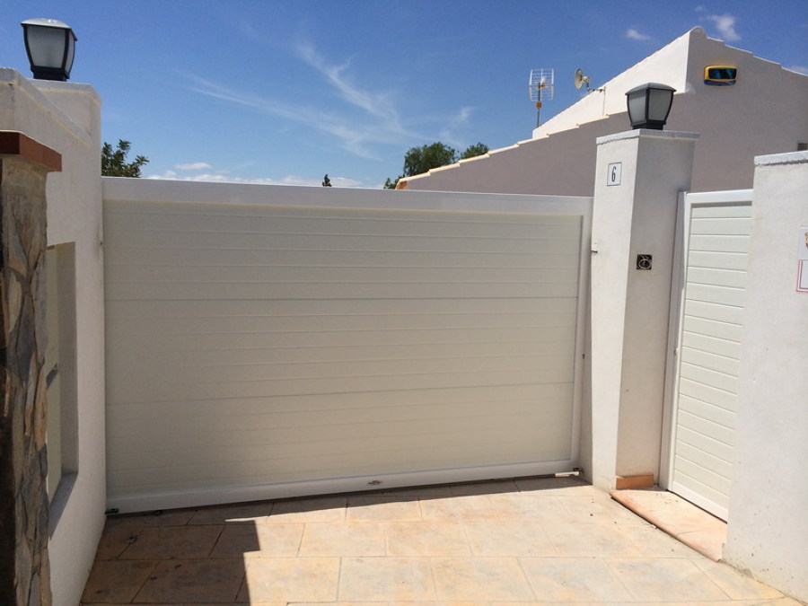 Corredera y peatonal panelada