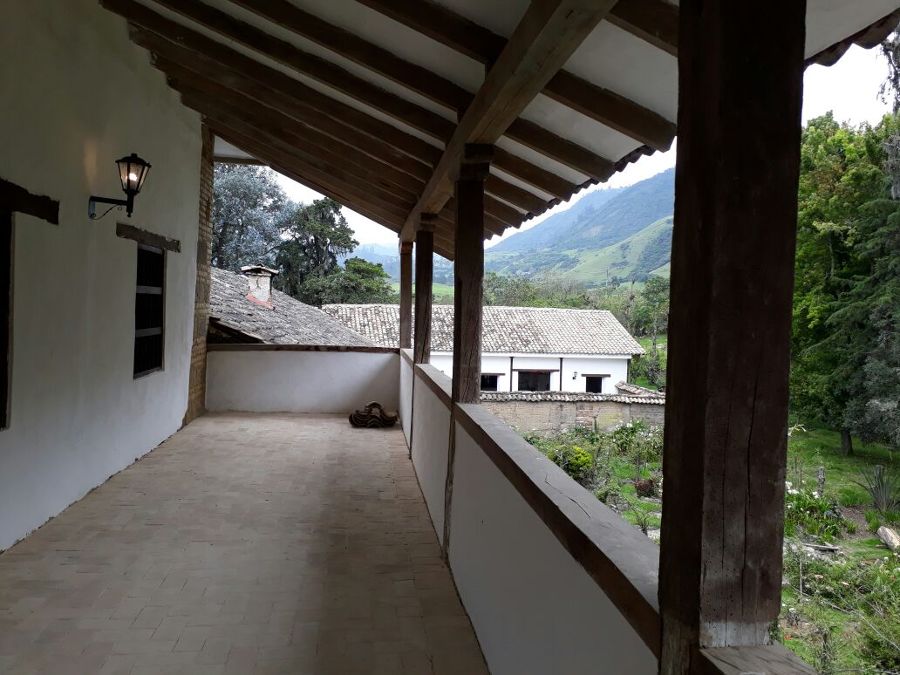 Corredor perimetral planta alta