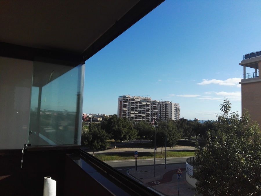 Cortina de cristal con mosquitera integrada