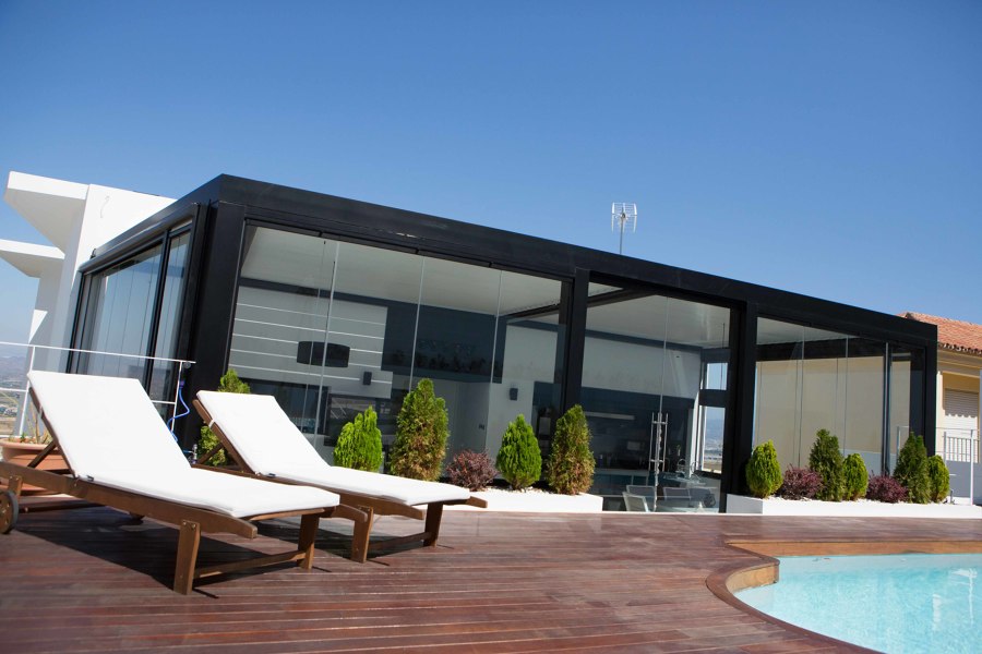 Cortina de cristal y pérgola bioclimática Kauma