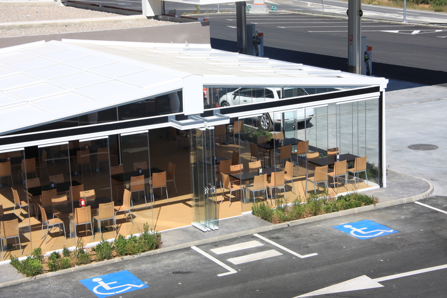 Cortinas de cristal abierto
