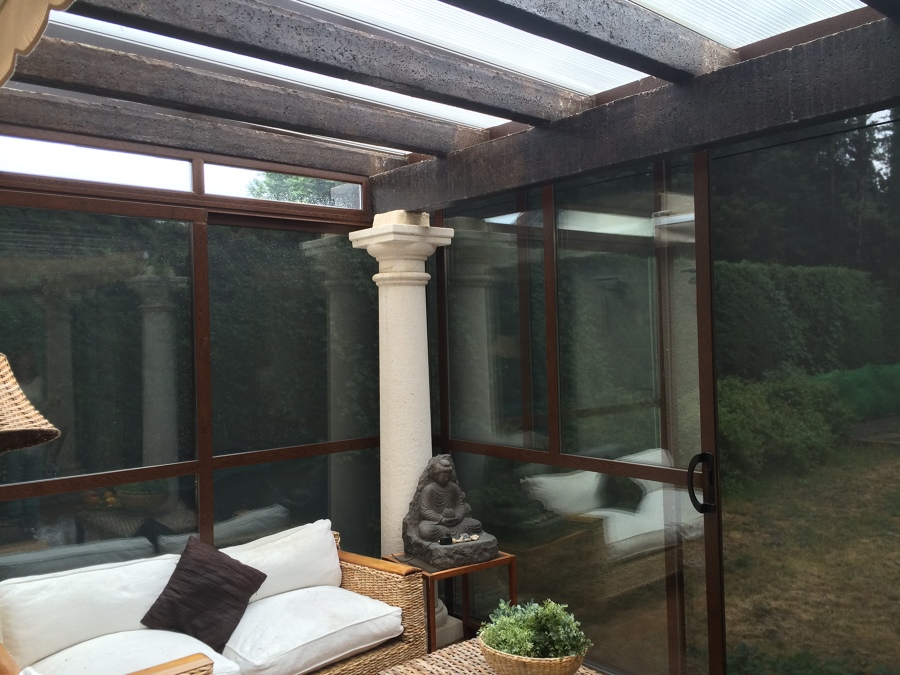 Cortinas enrollables exteriores guiadas con cable de acero 