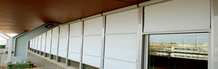 Cortinas exteriores guiadas en U con Cofre D BOX