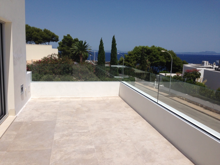 CRISTAL  Y MURO EXTERIOR.