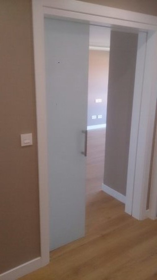 Cristalera embutida en tabiques