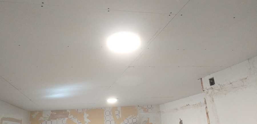 Cruzamiento de downlight en dormitorio principal