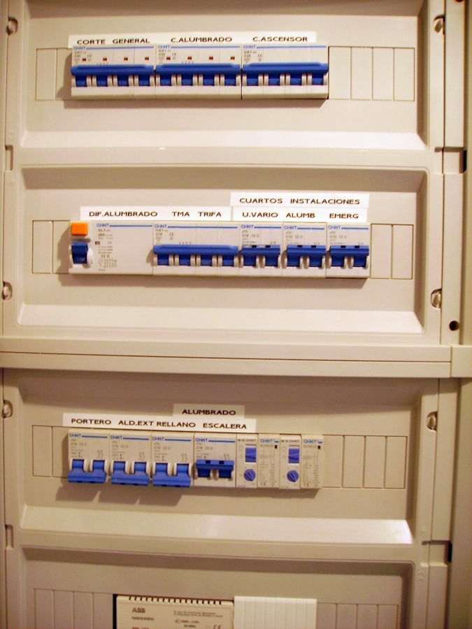 CUADRO DE ALUMBRADO DE ESCALERA