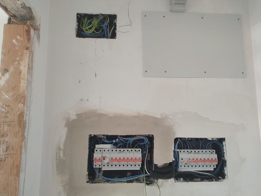 CUADRO DE AUTOMATICOS EMPOTRADO