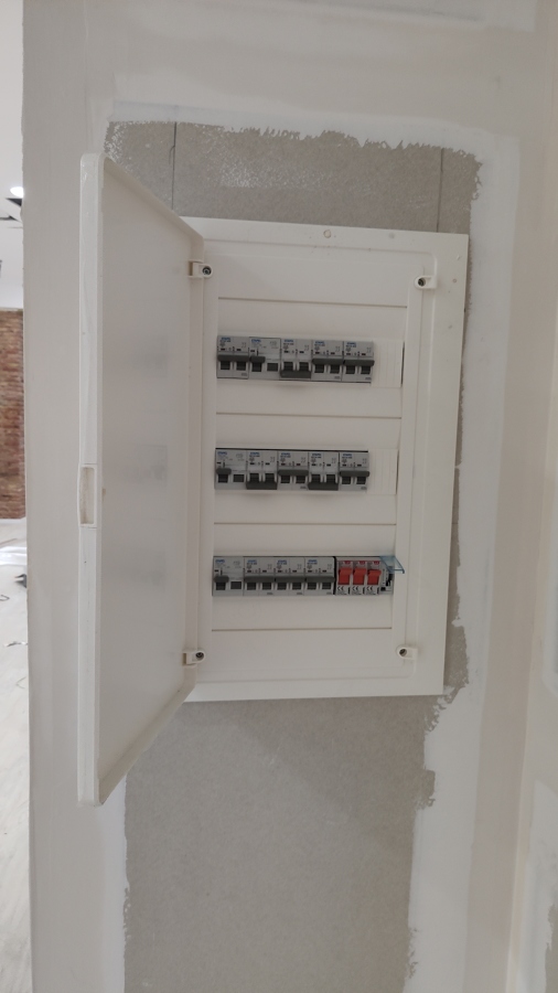 cuadro electrico con tapa Hager