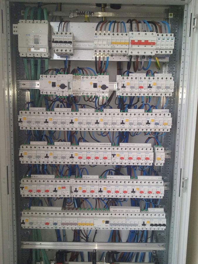 Cuadro eléctrico en una nave industrial de Gran Canaria