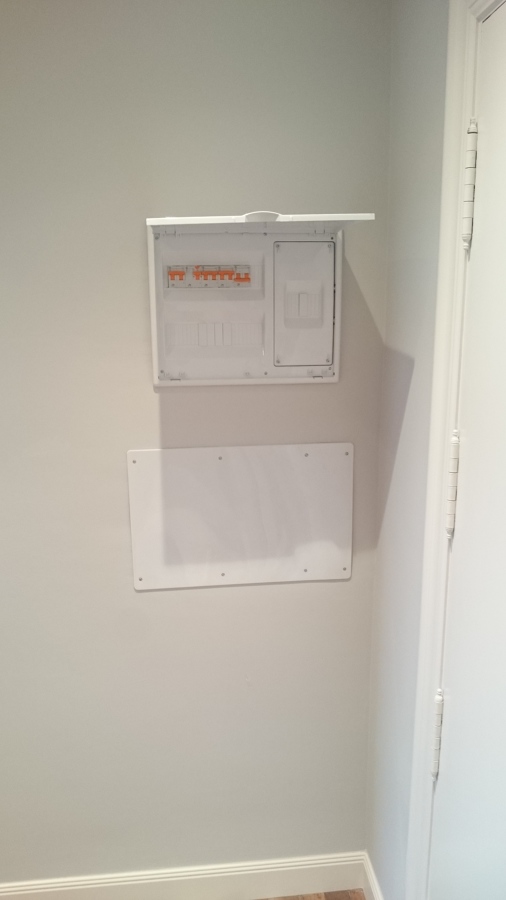 Cuadro eléctrico general y caja telecomunicaciones