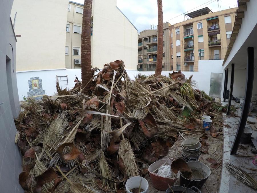 Cuanta porqueria,habia que dejarlo todo limpio