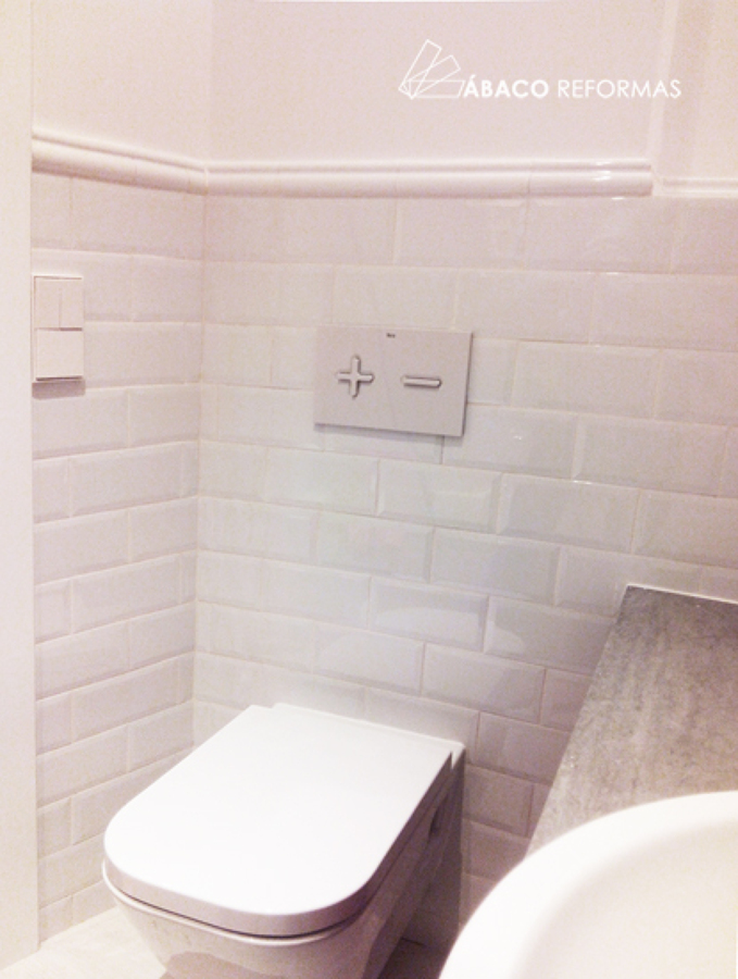 Cuarto de baño de la niña