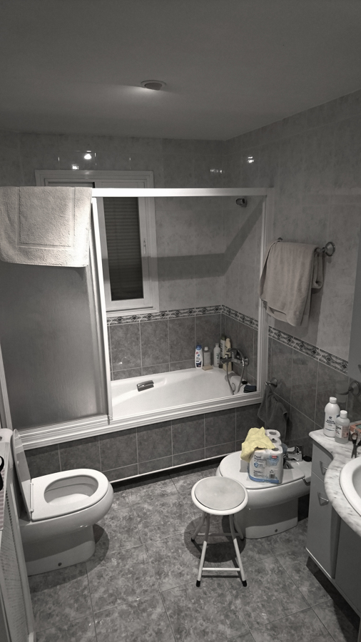 Cuarto de baño 1, estado inicial.