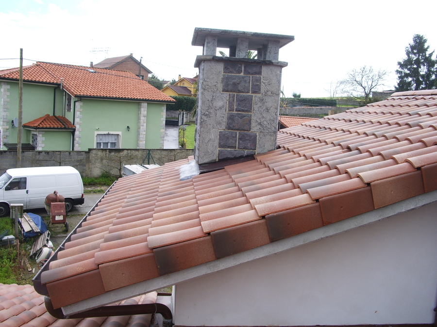 CUBIERTA Y CHIMENEA DE PIEDRA