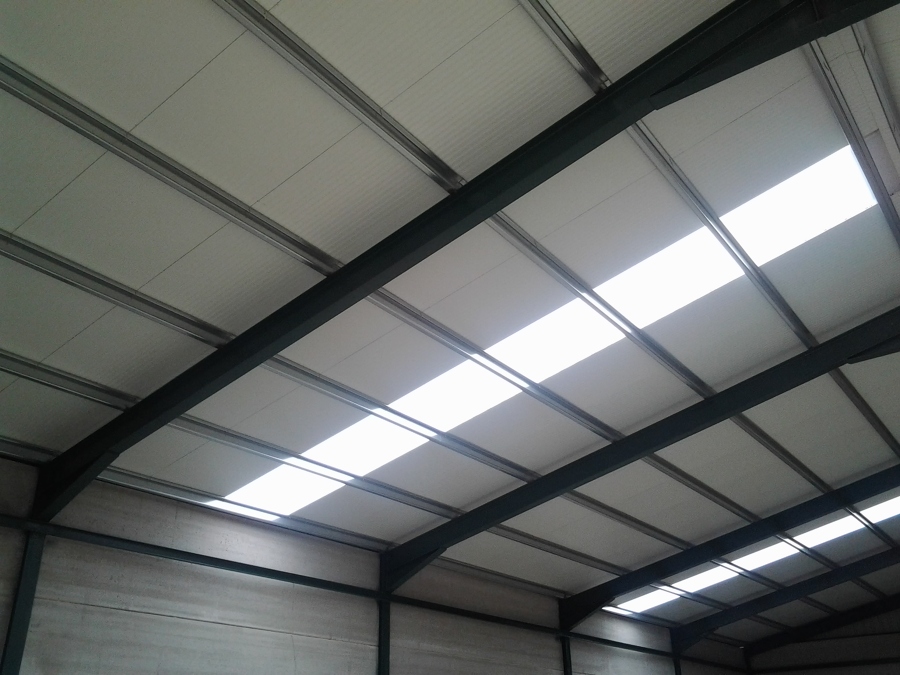 Cubierta y panel traslúcido