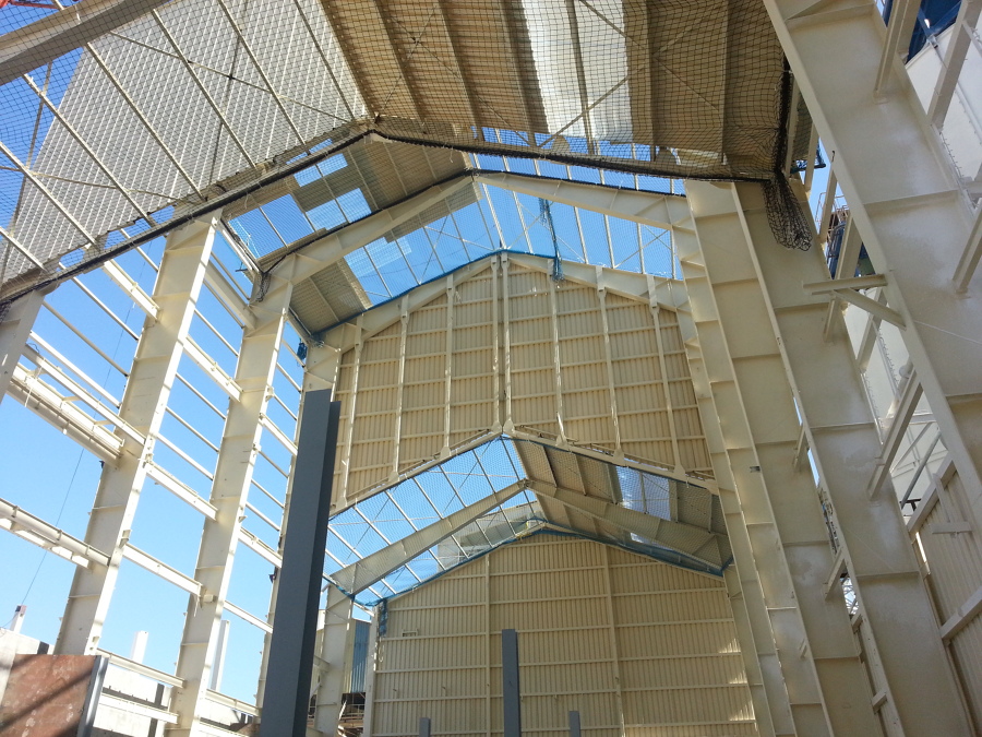 CUBIERTAS Y FACHADAS DE POLIESTER OPACO Y TRANSLUCIDO