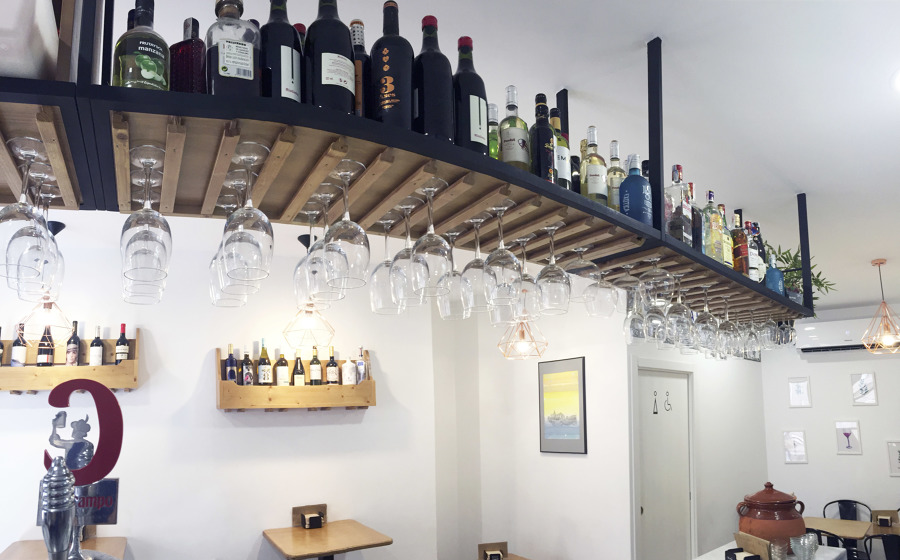 CUELGA COPAS - DISEÑO PROPIO