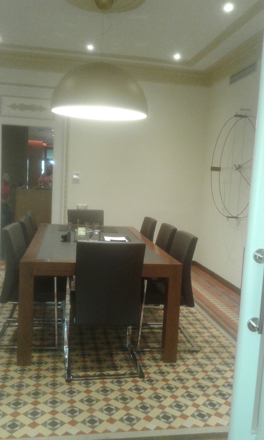 DE DESPACHO A SALA DE JUNTAS