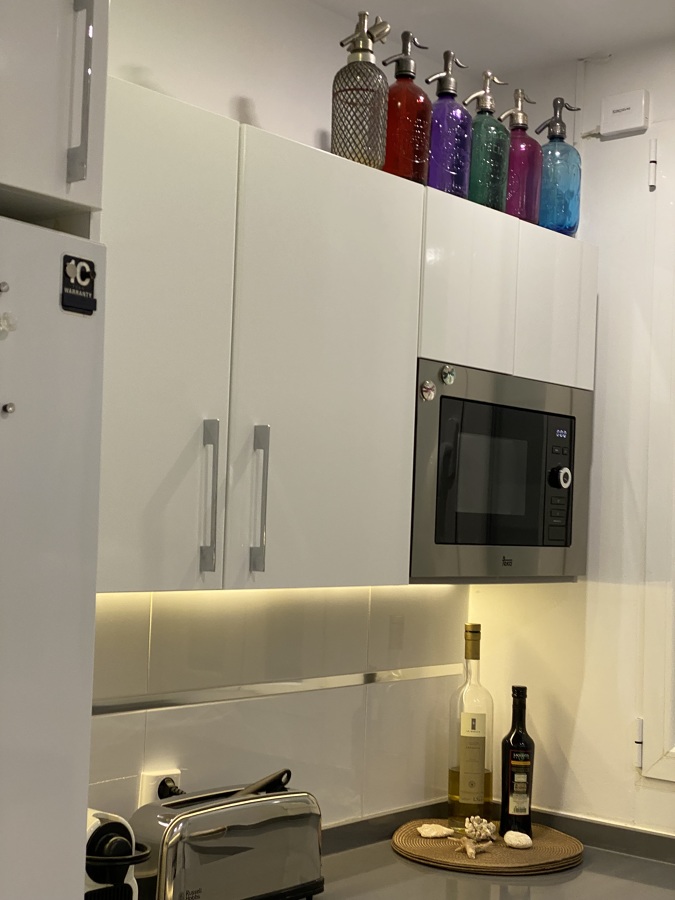 Decoración Cocina. MINIPISO moderno en Madrid