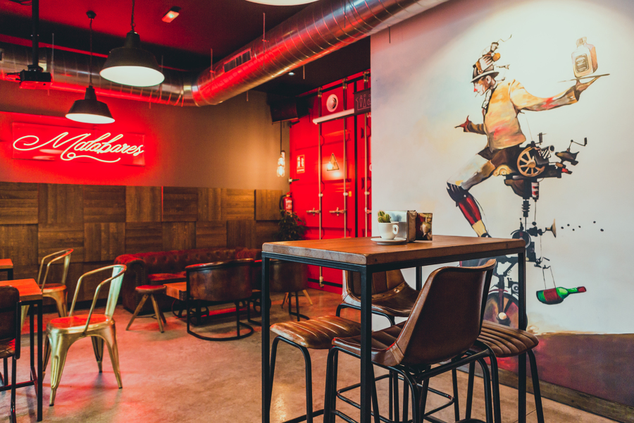 Decoración de bar de copas MALABARES