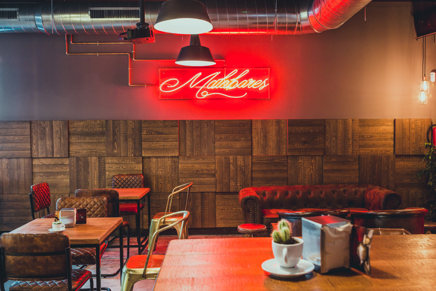 Decoración de bar de copas MALABARES