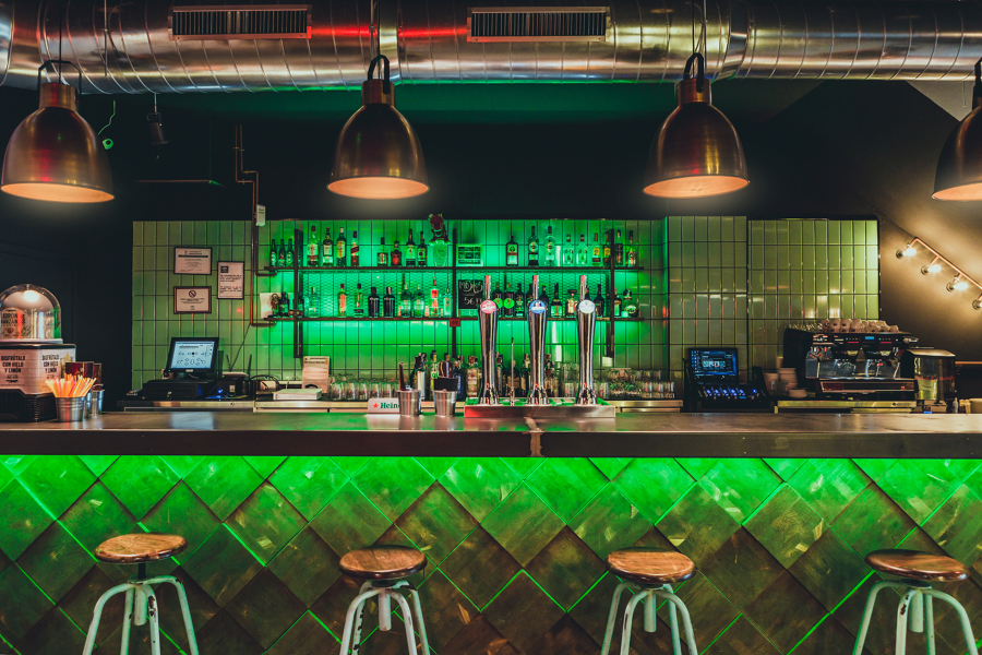 Decoración de bar de copas MALABARES