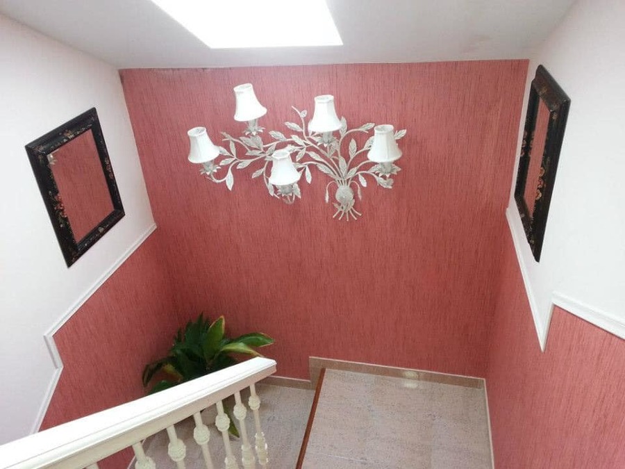 Decoración de escalera en chalet