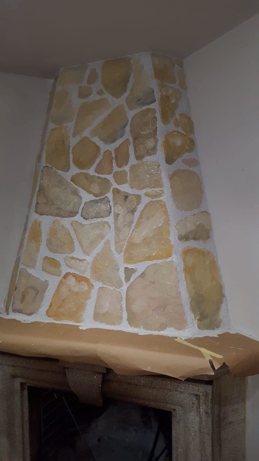 Decoración de piedra de chimenea