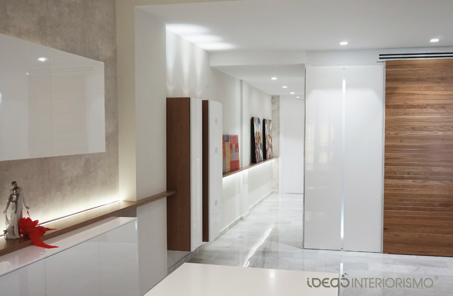 Decoración de salón comedor y pasillo en Valencia
