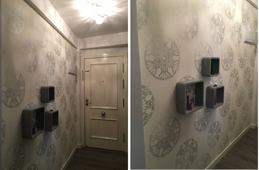Decoración entrada con papel pintado