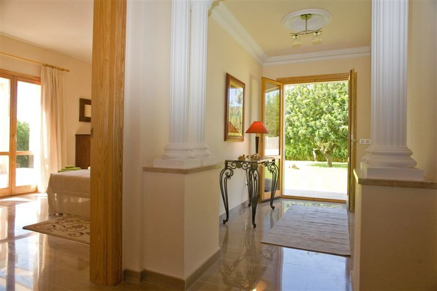 DECORACIÓN ESCAYOLA COLUMNAS Y TECHOS 