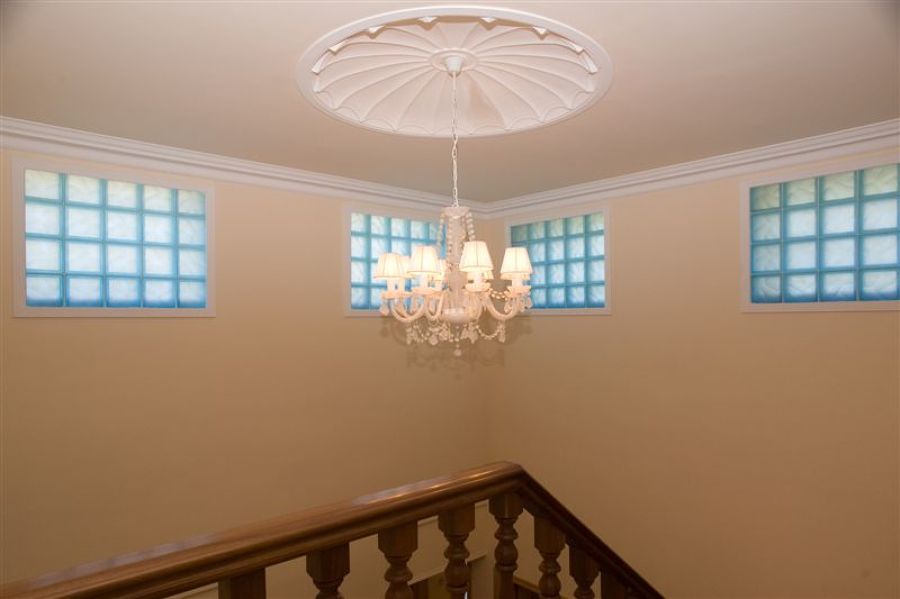 DECORACIÓN ESCAYOLA ESCALERA