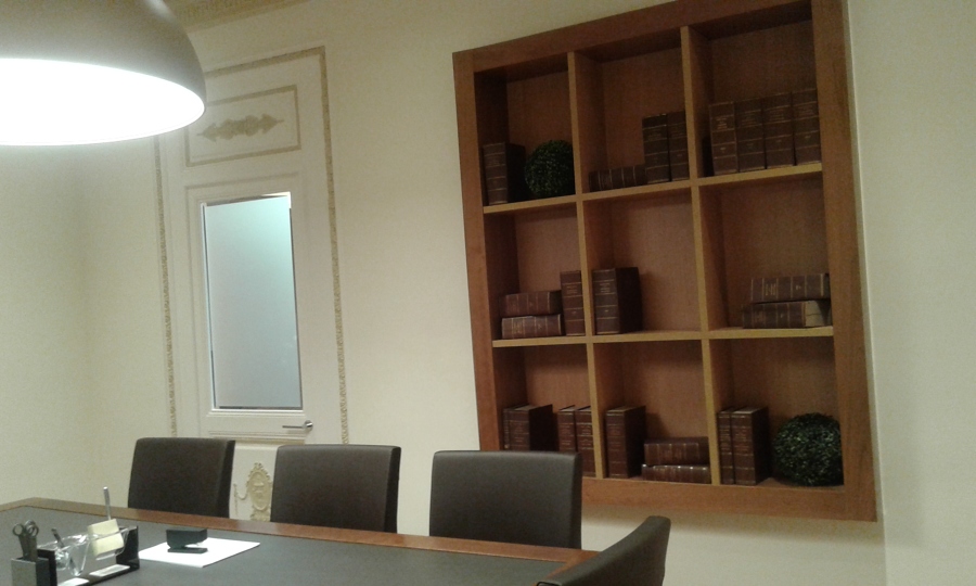 DECORACIÓN FINAL DE LA SALA DE JUNTA