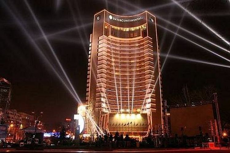 DECORACIÓN NAVIDEÑA INTERCONTINENTAL