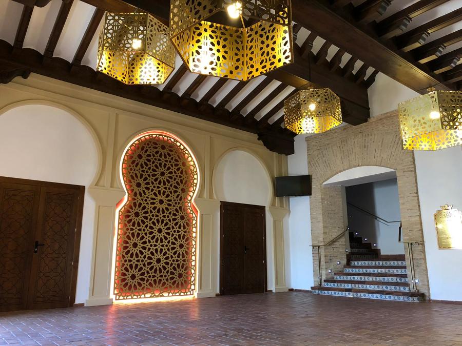 DECORACIÓN PAREDES, TECHOS E ILUMINACIÓN