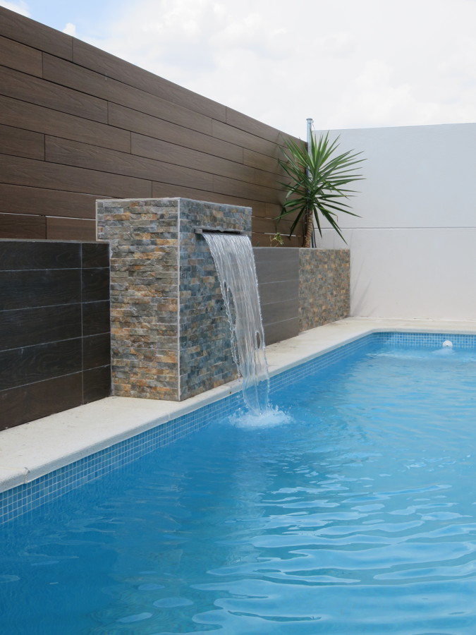 Decoración piscina y jardín.