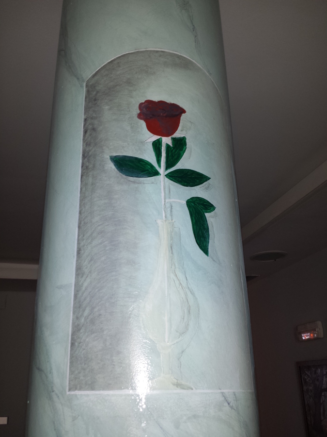 Decoración sobre columna.