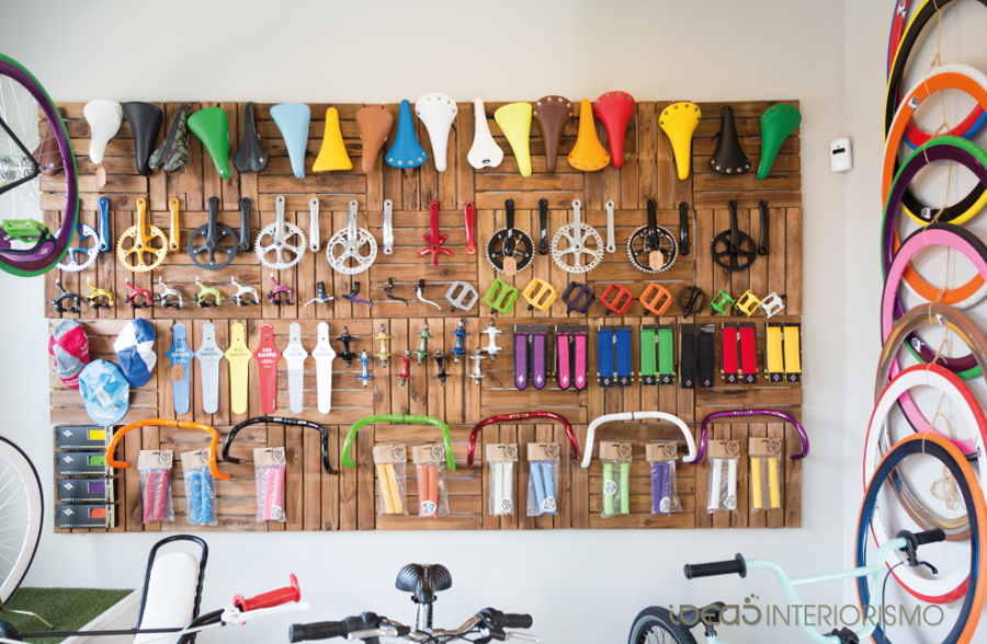 Decoración Vintage en tienda de bicicletas.