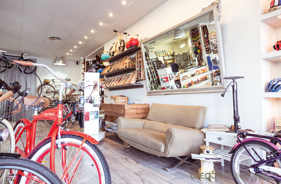 Decoración Vintage en tienda de bicicletas.