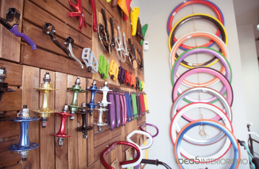 Decoración Vintage en tienda de bicicletas.