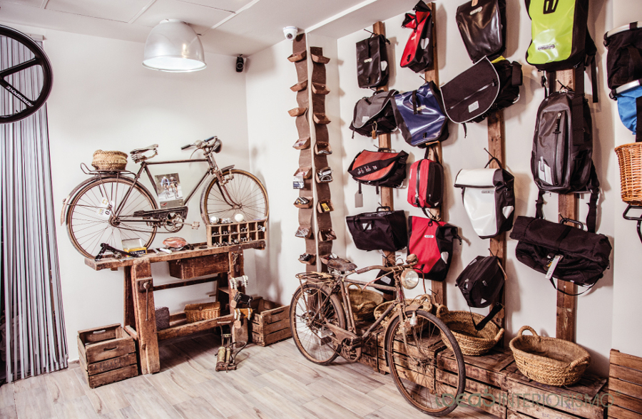 Decoración Vintage en tienda de bicicletas.