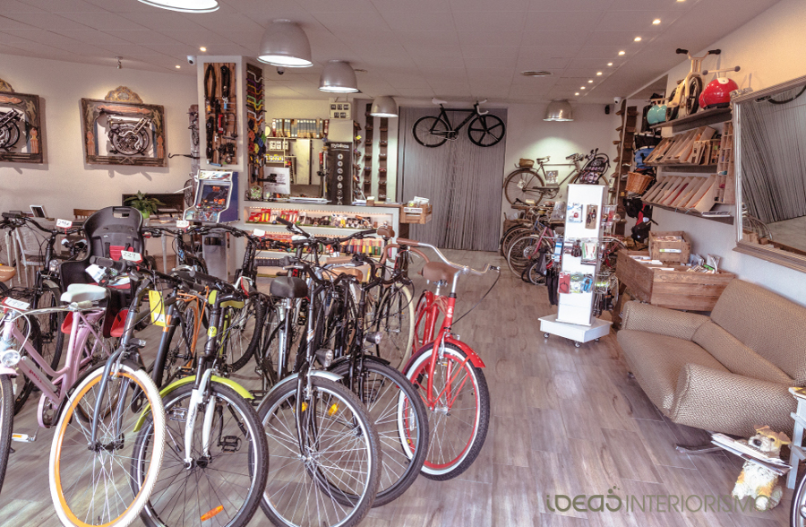 Decoración Vintage en tienda de bicicletas.