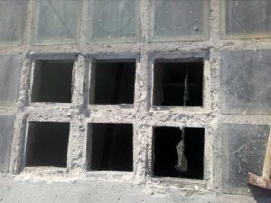 demoler parcialmente el tragaluz de cristal y hormigón