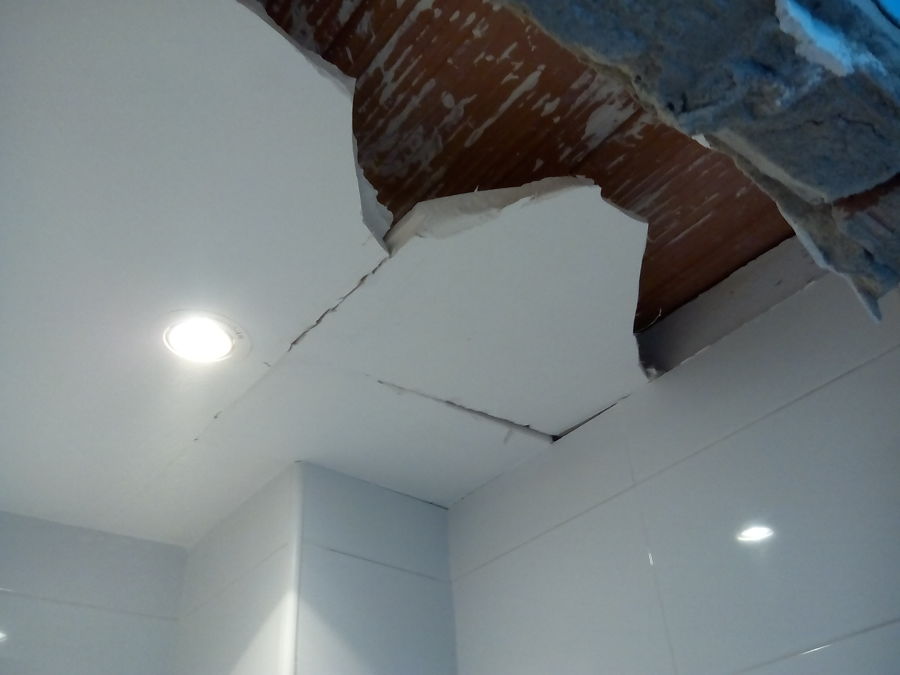 Demolición de falso techo para nuevas instalaciones