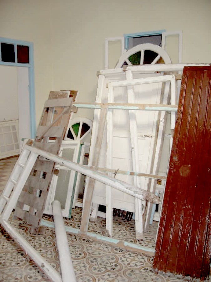 Demolición de las casas antiguas originales.